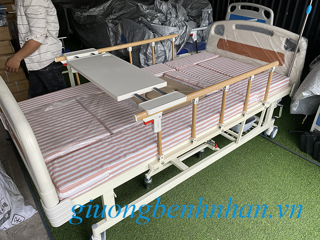 giuong-benh-nhan-tach-lam-xe-lan-1
